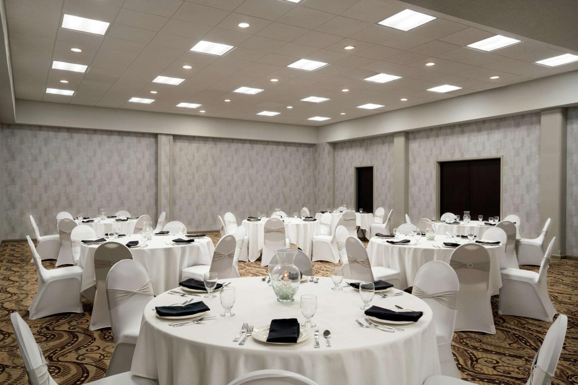 Embassy Suites Brunswick Zewnętrze zdjęcie